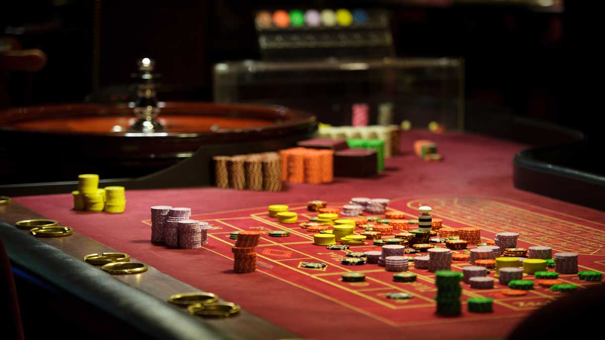 Roulette là gì? Khám phá bí ẩn và nghệ thuật chiến thắng trò chơi Cò Quay image-1732722643616